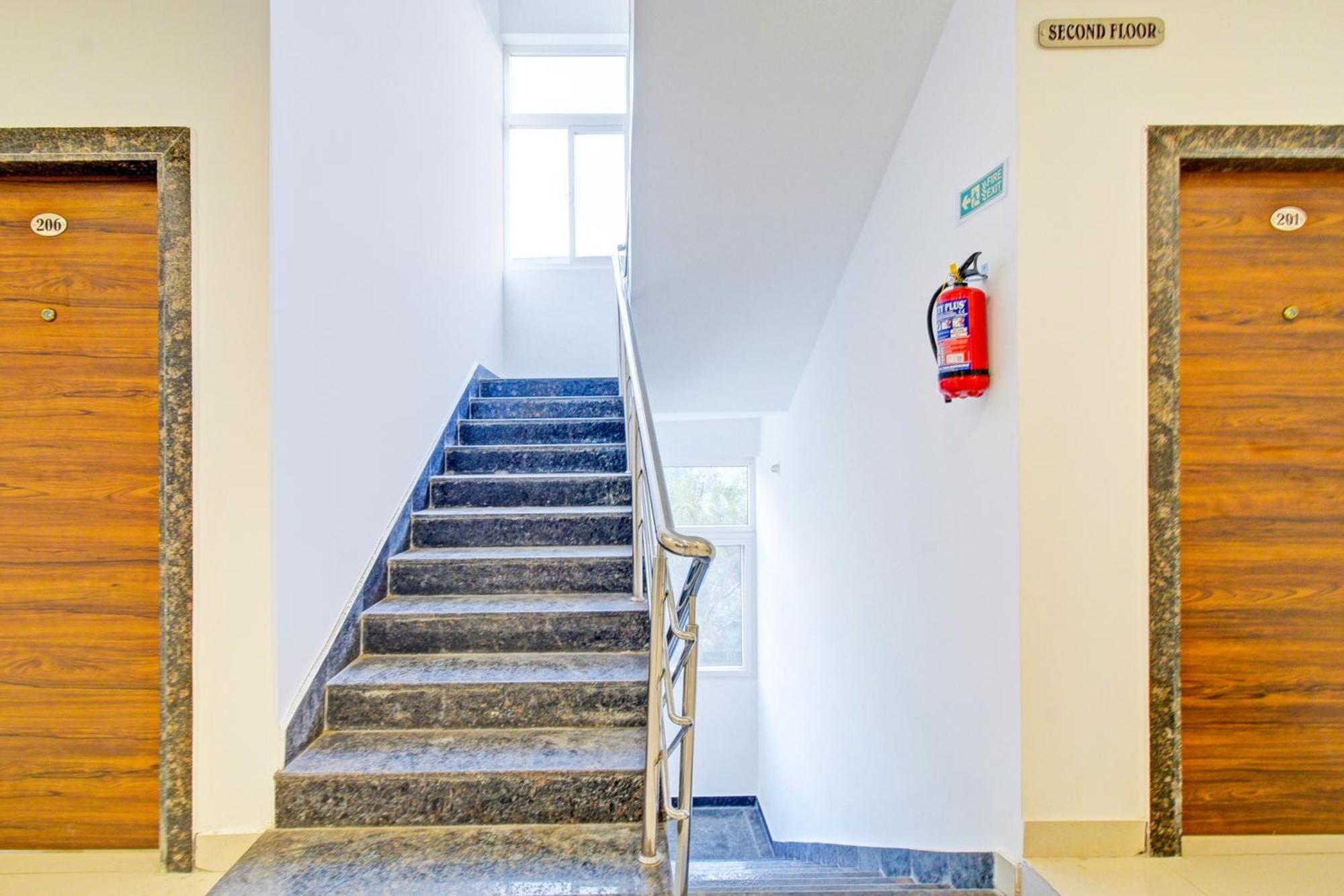 Super Townhouse Oak Suchitra Kompally Road Formerly Sun Moon Hotels Trimulgherry المظهر الخارجي الصورة